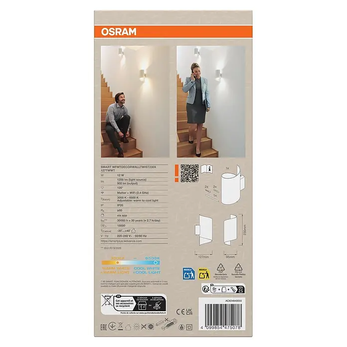 Ledvance Smart+ WiFi LED-Wandleuchte - 12 W, L x B x H: 12,7 x 9,5 x 23 cm, Weiß, Warmweiß - Weiße OSRAM Smart LED-Wandleuchte, die eine Treppe beleuchtet, mit Produktdetails und Abmessungen auf der Verpackung.