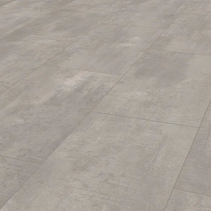 Laminat - Oxyd, Fliese, 1.288 x 330 x 8 mm - Ein Bild von hellgrauen Bodenfliesen, die ein modernes und elegantes Design für Innenräume bieten.