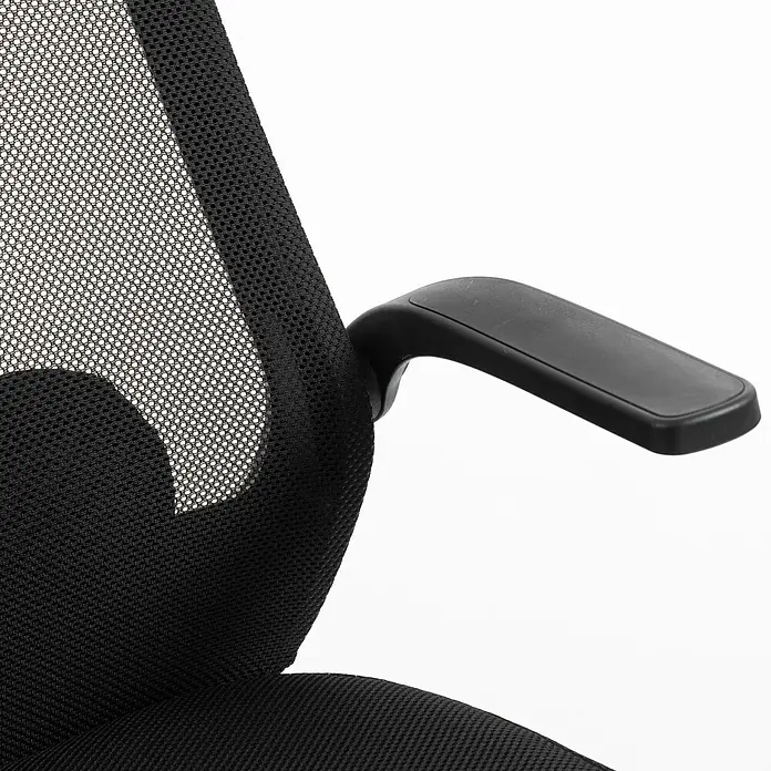 Silla de oficina Olivia - Negro, Reposabrazos - Primer plano de un respaldo, reposabrazos y asiento de silla de oficina de malla negra.