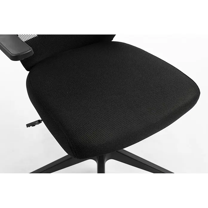 Silla de oficina Olivia - Negro, Reposabrazos - Silla de oficina negra con asiento de malla y reposabrazos negro.