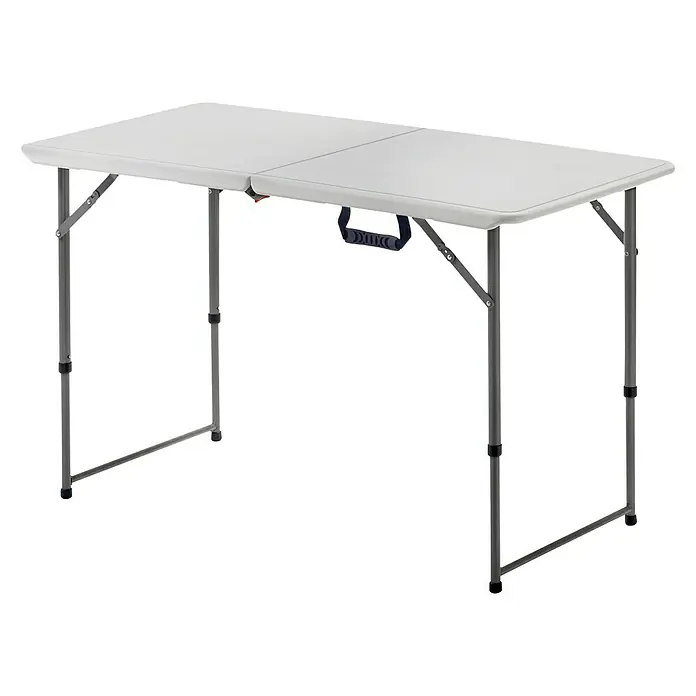 Set de muebles de jardín Alan - 5 pzs., Polietileno de alta densidad (HDPE), Blanco - Imagen de una mesa de camping rectangular plegable con estructura gris y tablero blanco, ideal para uso interior y exterior.