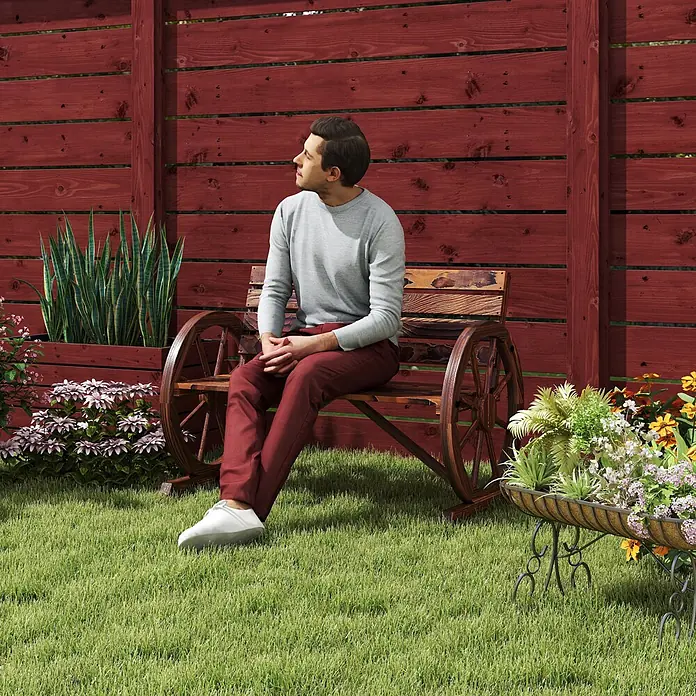 Furnicato Gartenbank Tannen-Massivholz - B x T x H: 56 x 105,5 x 79 cm, Tannenholz, Braun - Mann sitzt auf einer rustikalen braunen Gartenbank aus Holz mit Wagenrad-Armlehnen.