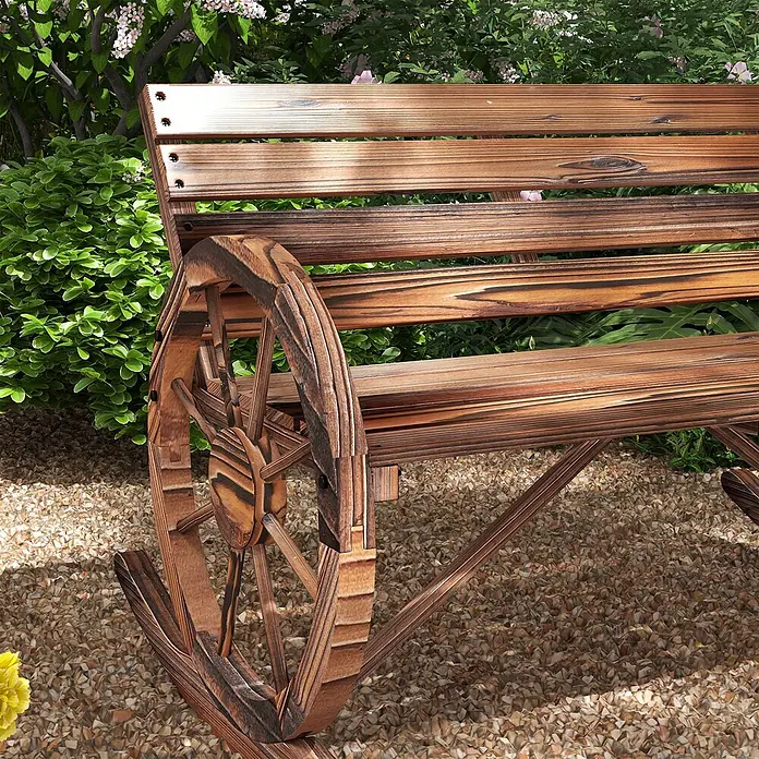 Furnicato Gartenbank karbonisiertes Tannenholz - B x T x H: 88 x 105 x 74 cm, Tannenholz, Verkohlt - Dunkle Gartenbank aus Holz mit Wagenrad-Armlehnen in natürlicher Gartenumgebung.