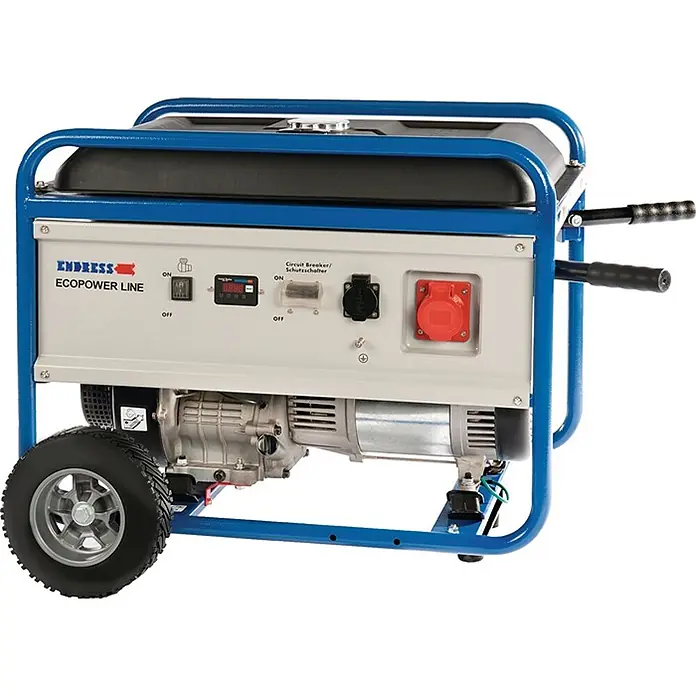 Stürmer Maschinen Stromerzeuger ESE 6000 DBS - Nennleistung: 5 kW, Tankvolumen: 30 l, Verbrauch: 3 l/h - Blau umrahmter, tragbarer Generator mit schwarzen Rädern, Bedienfeld mit Digitalanzeige, Schaltern und roten/schwarzen Steckdosen.