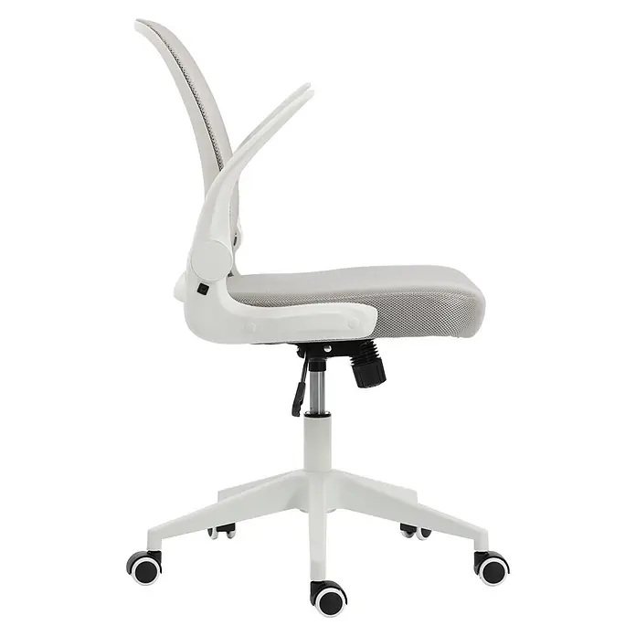 Silla de oficina Vega - Gris/Blanco, Reposabrazos - Silla de oficina blanca con respaldo y asiento de malla gris, vista lateral, sobre una base de cinco radios con ruedas.