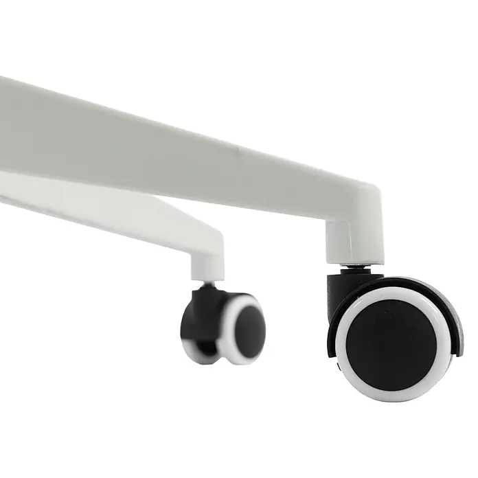Silla de oficina Vega - Gris/Blanco, Reposabrazos - Pata de mueble blanca con dos ruedas negras y blancas para fácil movimiento.