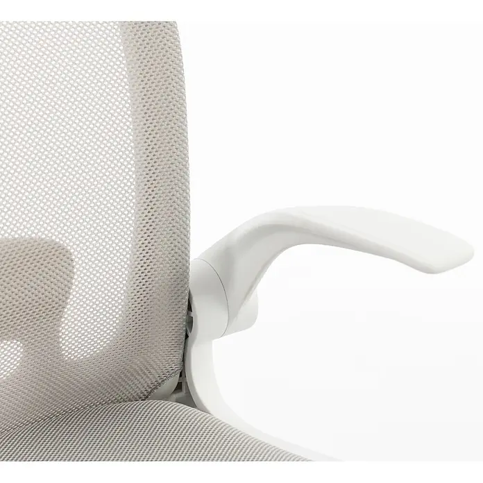 Silla de oficina Vega - Gris/Blanco, Reposabrazos - Primer plano de una silla de oficina de malla gris claro con reposabrazos blanco.