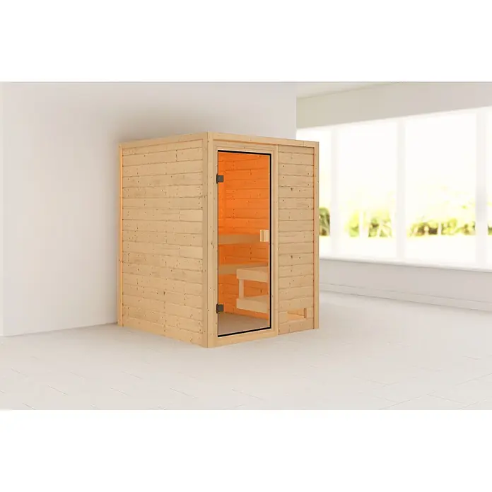 Karibu Elementsauna Njord - Ohne Ofen, Natur, L x B x H: 145 x 145 x 187 cm - Helle Holzsauna-Kabine mit Glastür und Bänken, in einem hellen Raum mit großem Fenster.