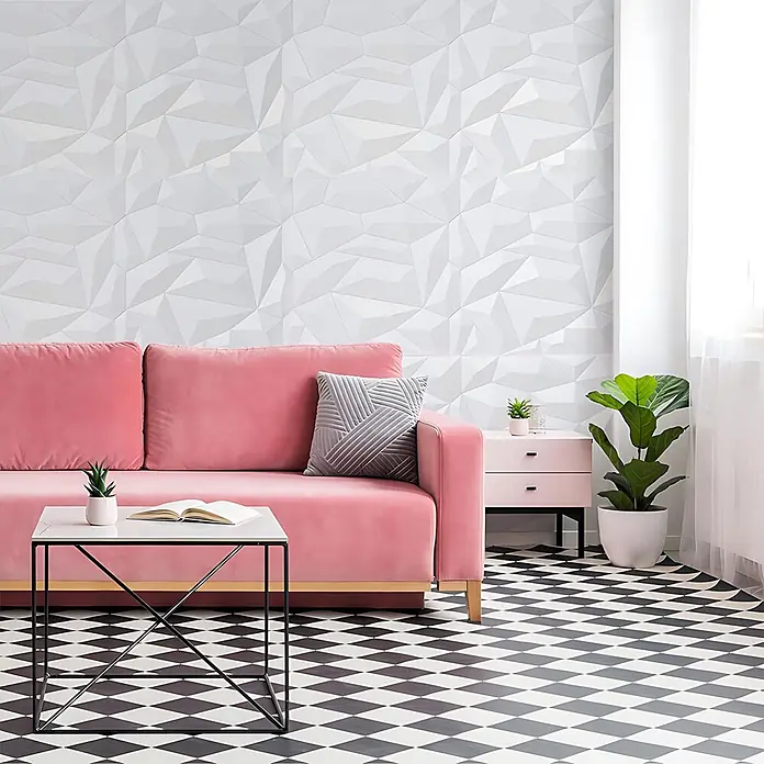 Profhome Wandpaneel 3D 705475 Glacier Matte White Dekorpaneel abstraktes Muster weiß 2 m2 - 610 x 600 mm - Weiße 3D-Geometrie-Wandpaneele als moderne Akzentwand in einem Wohnzimmer.