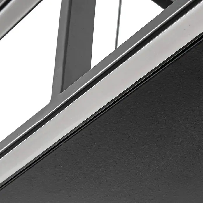 Lucande Pendelleuchte Estante - schwarz, Schwarz, weiß - Schwarzes strukturiertes Panel mit diagonalem silbernem Metallbesatz, Teil einer Möbelstruktur.