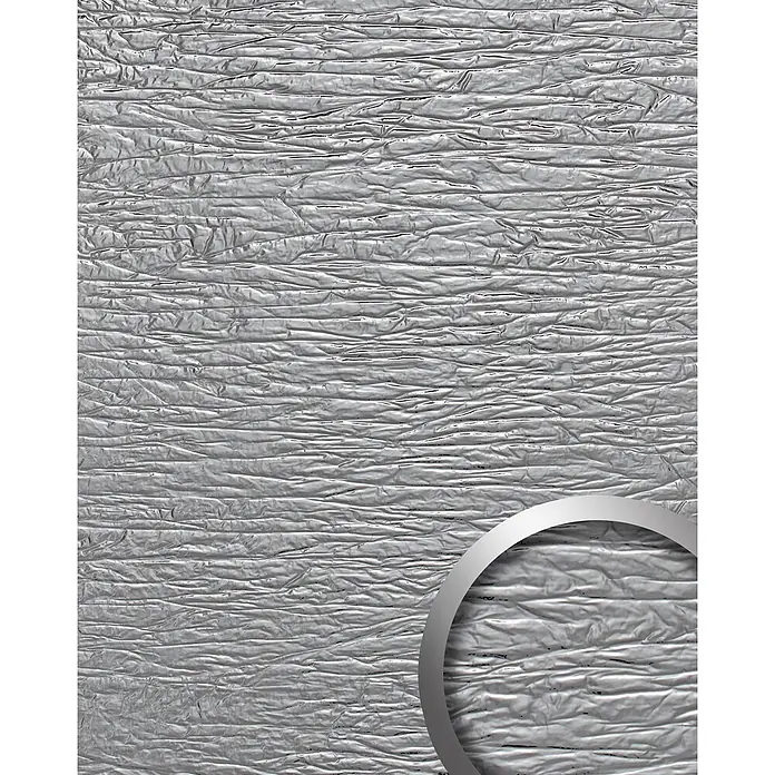 Wallface Wandpaneel 19346 CRASHED MIRROR Dekorpaneel im Used look glänzend silber 2,6 m2 - 2.600 x 1.000 mm - Silberne, zerknitterte Folienstruktur, die Isolierung oder Verpackungsmaterial suggeriert.