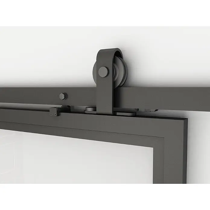 Inova Schiebetür-Komplettset Glasschiebetür ESG 6 Felder Stahl 1025 x 2150 mm mit Softclose - 1.025 x 2.200 mm - Mattschwarze Schiebetürbeschläge mit Oberschiene, Aufhängung und Rad, an einem dunkelgrauen Türrahmen befestigt.