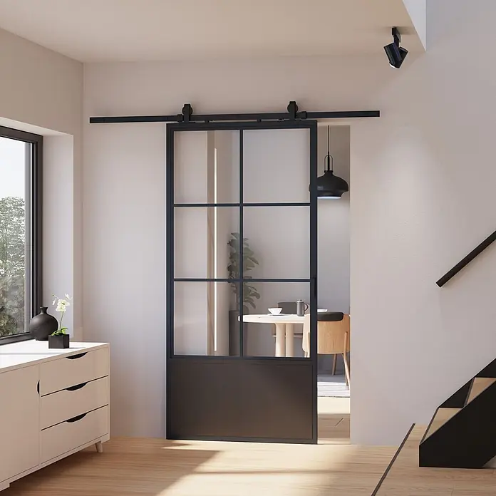Inova Schiebetür-Komplettset Glasschiebetür ESG 6 Felder Stahl 1025 x 2150 mm mit Softclose - 1.025 x 2.200 mm - Industrielle schwarze Schiebetür aus Metall und Glas im Scheunentor-Stil, mit mehreren Scheiben und fester unterer Platte.