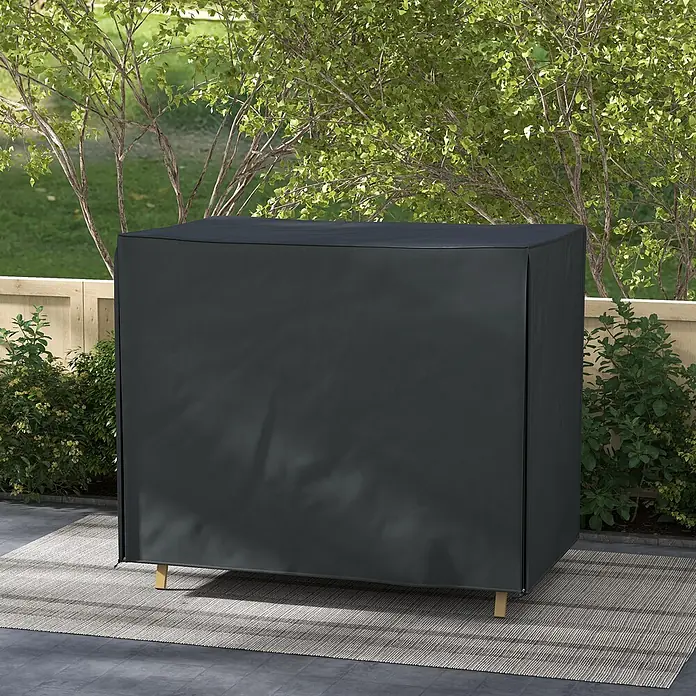 Outsunny Hollywoodschaukel-Schutzhülle - L x B x H: 220 x 125 x 172 cm, 420D Oxford-Polyester, Schwarz - Dunkelgraue Outdoor-Abdeckung mit kleinen Holzfüßen, auf einer Terrasse mit Teppich platziert.