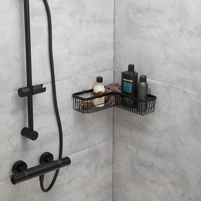 Tatay Aluminium Cesta de baño angular + QuickFix - 30 x 8 x 30 cm, Aluminio, Negro - Cesta de ducha de esquina de metal negro con artículos de tocador en una esquina de ducha.