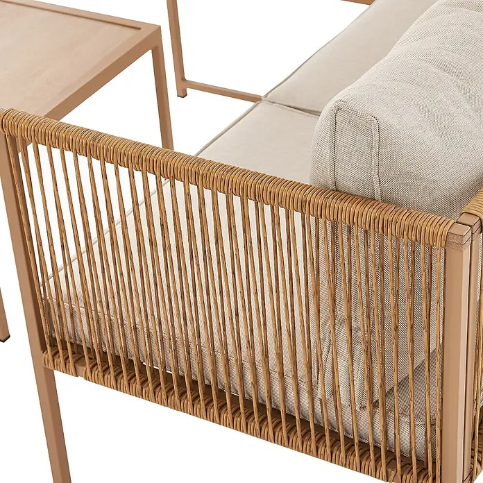 SVITA Loungemöbel-Set DETROIT - 5 -tlg., Pulverbeschichteter Stahl, Beige, Beige - Nahaufnahme eines braunen Outdoor-Sessels mit beigen Polstern und passendem Beistelltisch.