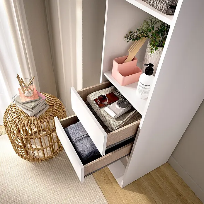 Dekit Armario para ropa Suit - L x An x Al: 45 x 45 x 204,5 cm, Blanco/Natural, Trasera reversible - Estantería blanca con dos cajones extraíbles texturizados y estantes abiertos, organizando ordenadamente objetos en una habitación acogedora.