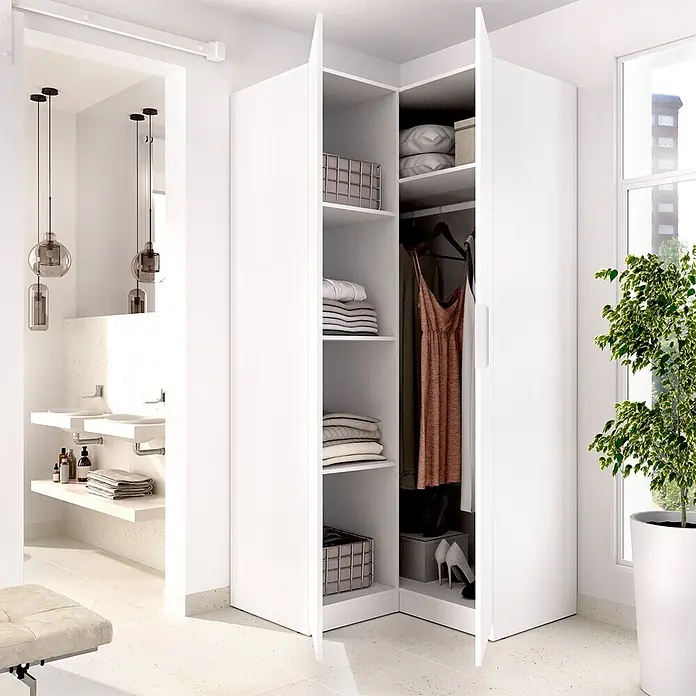 Dekit Armario para ropa Emax - L x An x Al: 95 x 96,9 x 203,5 cm, Blanco, Rinconero - Armario esquinero blanco con puertas abiertas, mostrando estantes con ropa doblada y barra para colgar. Ambiente moderno.
