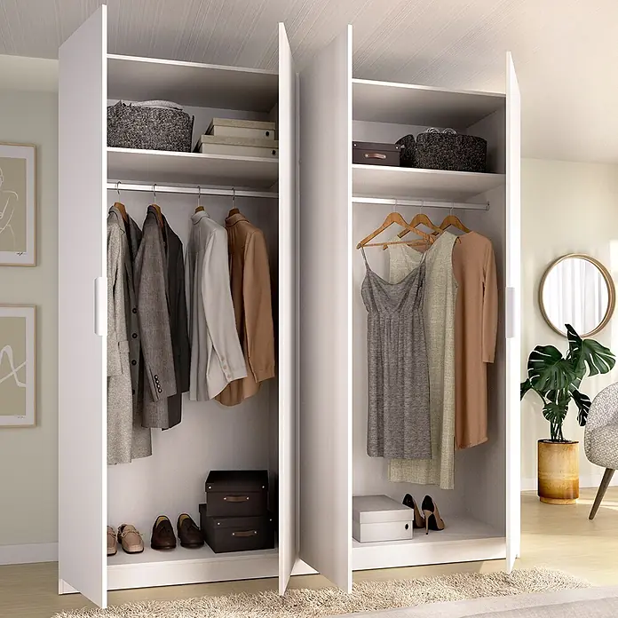 Dekit Armario para ropa Emax - L x An x Al: 51,4 x 182,1 x 203,5 cm, Blanco, Número de puertas: 4 ud. - Armario blanco con puertas abiertas que revelan ropa colgada, zapatos y cajas de almacenamiento en los estantes. Moderno y funcional.
