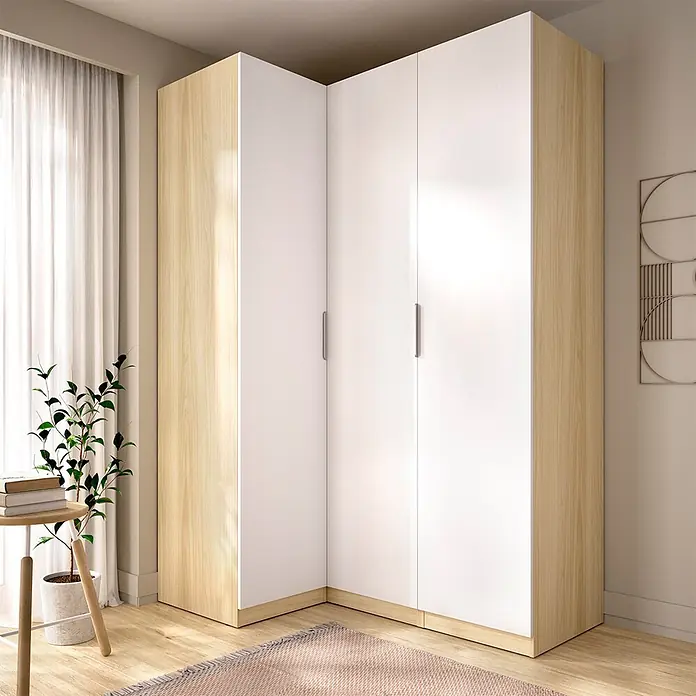 Dekit Armario para ropa Emax - L x An x Al: 95 x 142,2 x 203,5 cm, Roble claro/Blanco, Rinconero - Armario esquinero con puertas blancas y laterales de madera clara, encajando perfectamente en una esquina.
