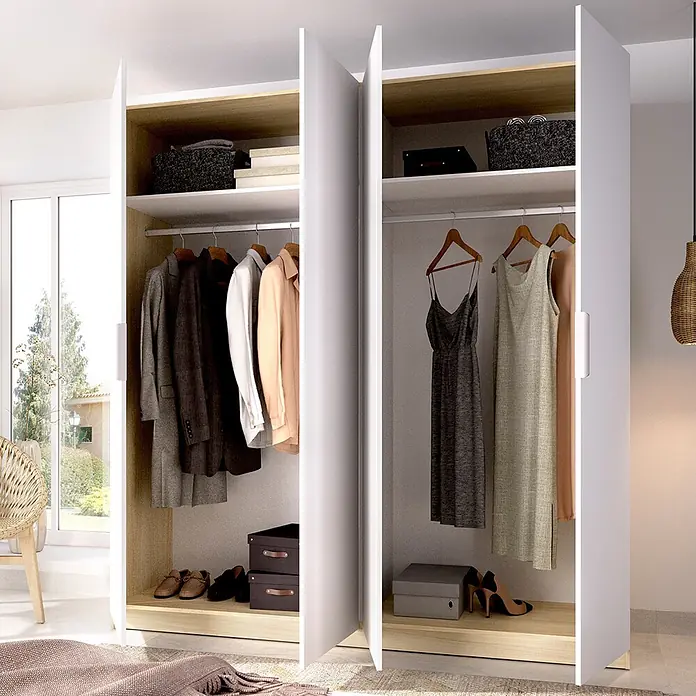 Dekit Armario para ropa Emax - L x An x Al: 51,4 x 182,1 x 203,5 cm, Roble claro/Blanco, Número de puertas: 4 ud. - Armario abierto con puertas blancas e interior de madera clara, mostrando ropa, zapatos y cajas de almacenaje. Almacenamiento moderno y funcional.