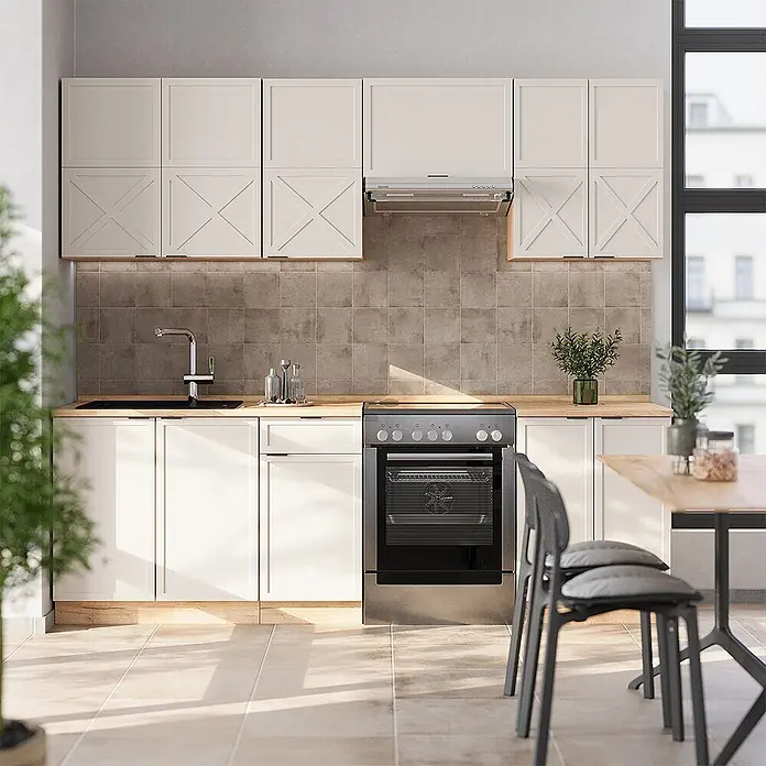 Vicco Küchenzeile Fame-Line GrauBeige/Goldkraft Eiche, AP Eiche - Breite: 240 cm, GrauBeige, Ohne Elektrogeräte - Moderne Küche mit hellen Schränken, Holzarbeitsplatten, Edelstahlofen und Fliesenrückwand. Einige Oberschränke haben dekorative X-Muster.
