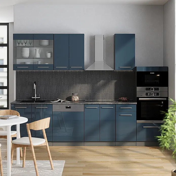 Vicco Küchenzeile Fame-Line Dunkelblau Hochglanz mit Hochschrank, ohne Arbeitsplatte - Dunkelblau Hochglanz, Ohne Elektrogeräte - Moderne Küche mit eleganten blau glänzenden Schränken und integrierten Geräten wie Geschirrspüler, Ofen und Kochfeld.