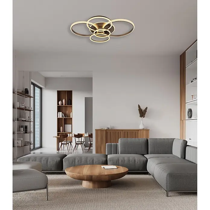 Globo LED-Deckenleuchte Lorelei - 70 W, L x B x H: 1.100 x 880 x 115 mm, Warmweiß - Moderne goldfarbene LED-Deckenleuchte mit überlappenden Ringen, die ein stilvolles Wohnzimmer erhellt.