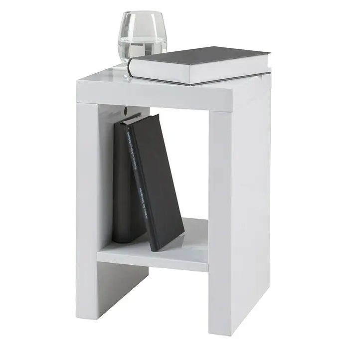 Phönix Solina Beistelltisch - L x B x H: 26 x 26 x 40 cm, Weiß - Das weiße Regal bietet Stauraum für Bücher und Deko, mit einem Glas Wasser und einem Buch obenauf. Schlichtes Design für moderne Wohnräume.