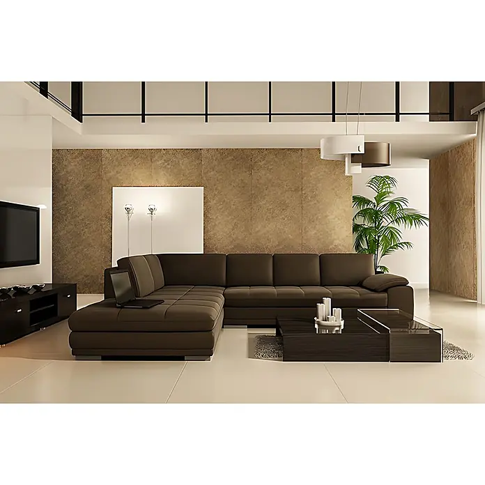 Wallface Wandpaneel 20188 OXIDIZED Nickel Wandpaneel Metall-Optik glänzend braun 2,6 m2 - 2.600 x 1.000 mm - Großes braunes L-förmiges Ecksofa in modernem Wohnzimmer, mit Laptop und dunklem Couchtisch.