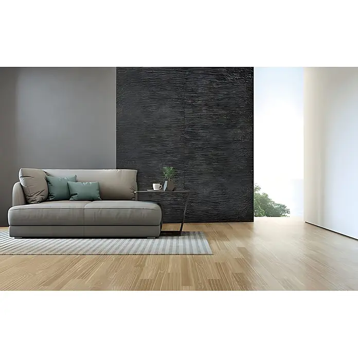 Wallface Wandpaneel 24941 CRASHED CLASSY Black Wandverkleidung 3D seidenmatt schwarz 2,6 m2 - 2.600 x 1.000 mm - Modernes hellgraues Sofa mit türkisfarbenen Kissen auf gestreiftem Teppich in einem modernen Wohnzimmer.