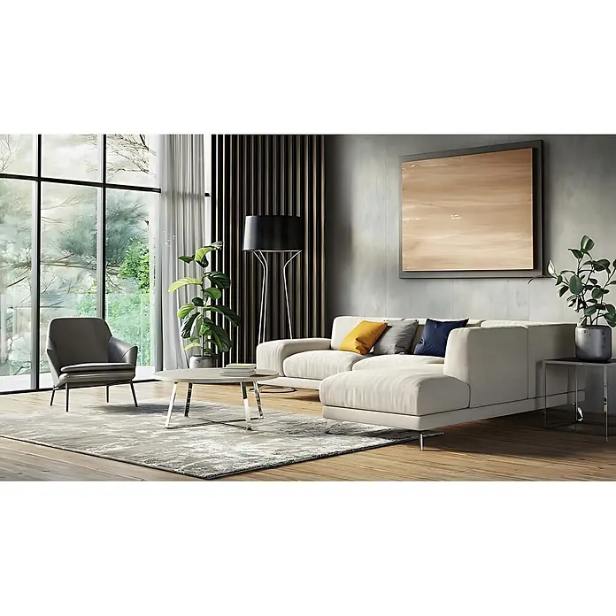 Wallface Wandpaneel 22828 CONCRETE Grey Wandverkleidung in Beton Optik matt grau 2,60 m2 - 2.600 x 1.000 mm - Cremefarbenes L-förmiges Stoff-Sofa in einem modernen Wohnzimmer.