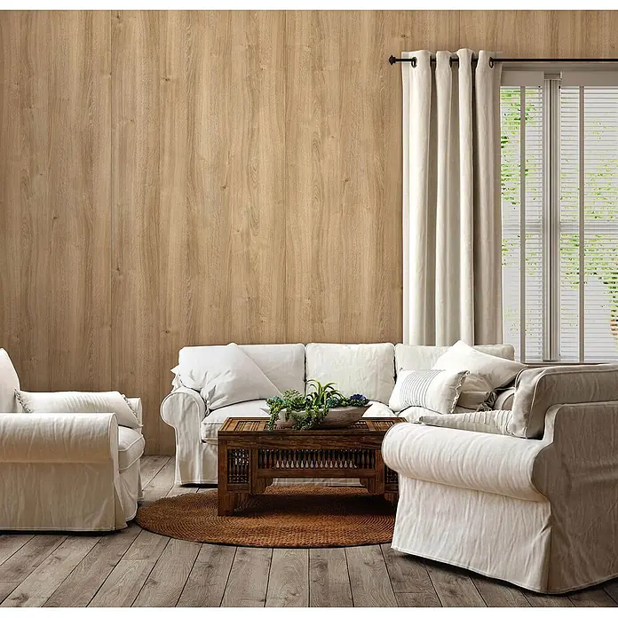 Wallface Wandpaneel 25895 Willow OAK Nature Wandverkleidung in Holz Optik matt braun 2,6 m2 - grün-beige, 2.600 x 1.000 mm - Hellebraune Holzpaneele mit Naturmaserung als Wandverkleidung in einem Wohnzimmer.