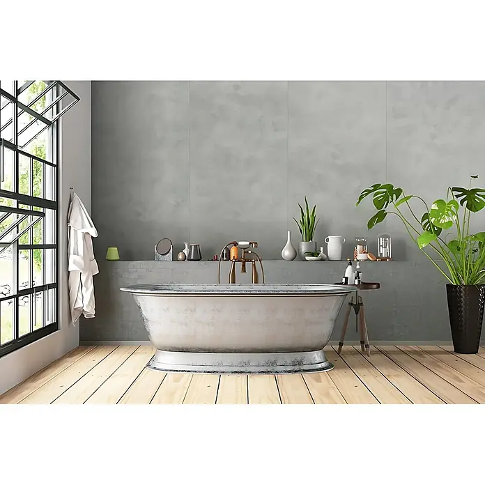 Wallface Wandpaneel 22829 CONCRETE Grey Wandverkleidung in Beton Optik matt grau 2,60 m2 - 2.600 x 1.000 mm - Freistehende Badewanne im Vintage-Stil aus Metall in einem modernen Badezimmer.