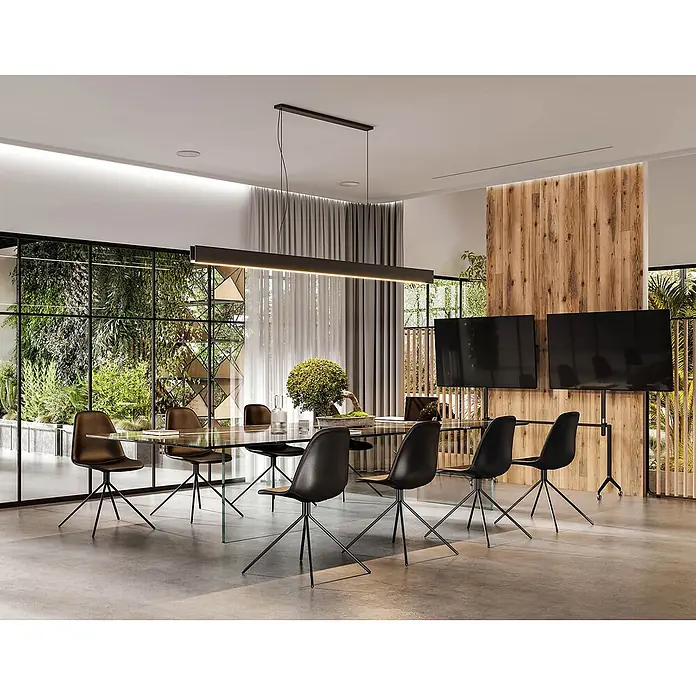 Wallface Wandpaneel 25896 Sunwood Nature Wandverkleidung in Holz Optik matt braun 2,6 m2 - beige, 2.600 x 1.000 mm - Lange schwarze lineare Pendelleuchte über einem Glastisch in einem modernen Konferenzraum.