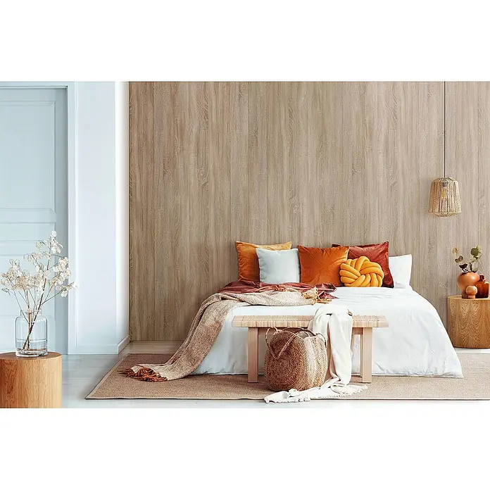 Wallface Wandpaneel 25544 OAK TREE Light Nature Wandpaneel in Holz Optik matt beige 2,6 m2 - hell-braun, 2.600 x 1.000 mm - Hellbraune Wandverkleidung in Holzoptik als Akzentwand in einem gemütlichen Schlafzimmer.