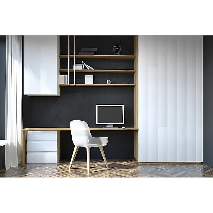 Wallface Wandpaneel 24942 CREPA Graphite Black Wandverkleidung 3D matt schwarz 2,6 m2 - 2.600 x 1.000 mm - Modernes integriertes Home-Office mit hellem Holzschreibtisch, weißem Stauraum und dunkler strukturierter Wand für einen produktiven Arbeitsplatz.