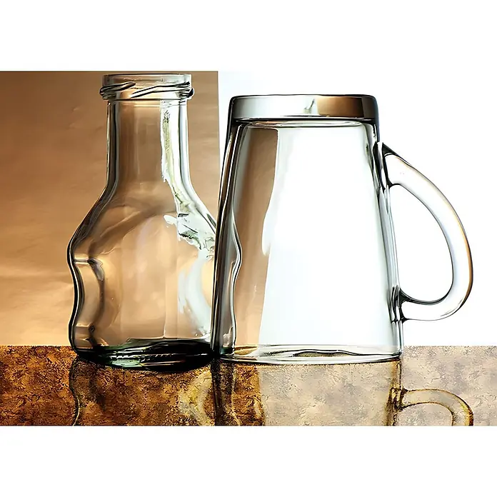Wallface Wandpaneel 17200 VINTAGE Wandpaneel Glas-Optik Luxus Dekor kupfer braun 2,60 qm - kupfer-braun, 2.600 x 1.000 mm - Zwei leere, klare Glasgefäße: eine Flasche und ein Krug mit Henkel.