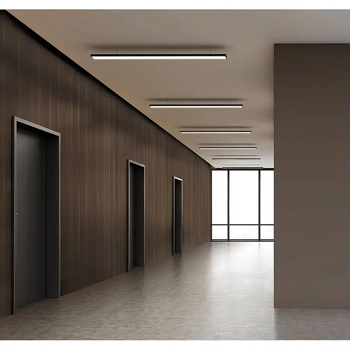Wallface Wandpaneel 25547 Nutwood Nature Wandverkleidung in Holz Optik matt braun 2,6 m2 - grau-braun, 2.600 x 1.000 mm - Schwarze lineare Pendelleuchten beleuchten einen modernen Flur mit Holzvertäfelung.