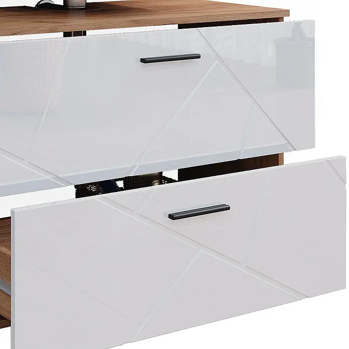 Vicco Badmöbel-Set Irma Weiß Hochglanz/Goldkraft Eiche 3 Teile, mit Midischrank - Gesamtbreite Badmöbel: 110 cm, Weiß Hochglanz, Glänzend - Holzkommode mit zwei glänzenden weißen geometrischen Schubladenfronten und schwarzen Griffen, eine Schublade leicht geöffnet.