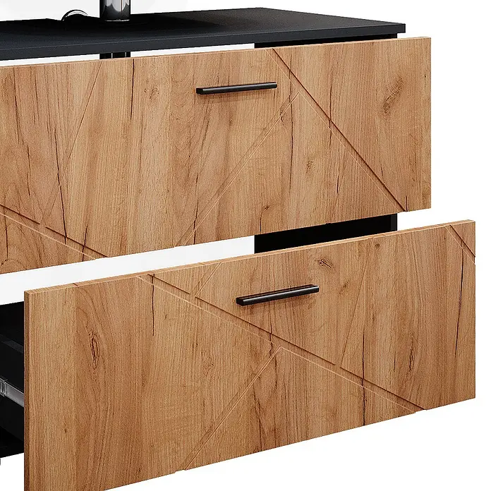 Vicco Badmöbel-Set Irma Goldkraft Eiche 4 Teile, mit Schubladenschrank und Hochschrank - Gesamtbreite Badmöbel: 140 cm, Goldkraft Eiche, Matt - Zwei helle Holzschubladen mit geometrischen Mustern und schwarzen Griffen, eine leicht geöffnet.