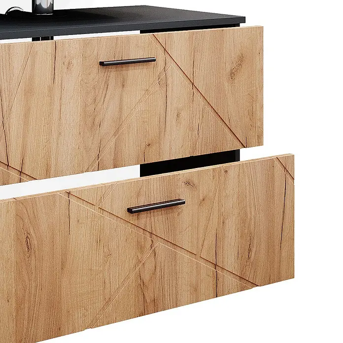 Vicco Badmöbel-Set Irma Goldkraft Eiche/Anthrazit 4 Teile - Gesamtbreite Badmöbel: 110 cm, Goldkraft Eiche, Matt - Helle Holzschubladen mit geometrischem Muster und schwarzen Griffen. Eine Schublade ist leicht geöffnet.