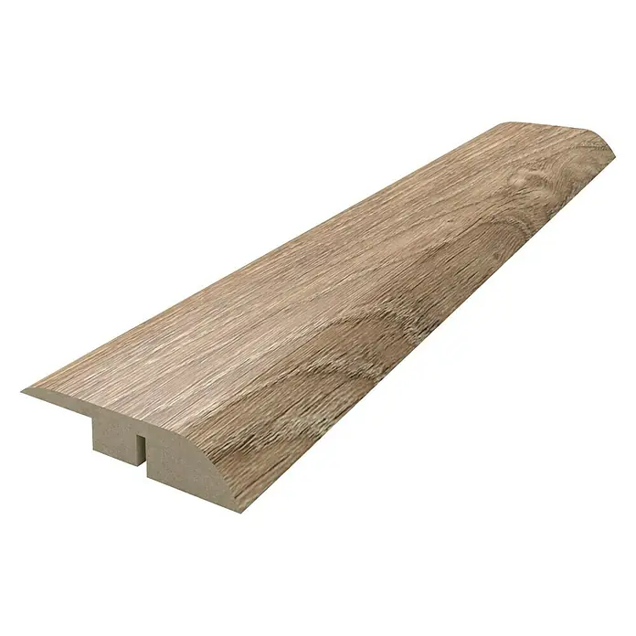 Perfil de transición Roble Capuccino - 2,44 m x 48 mm, Pegado - Imagen de una tira de transición para suelos con aspecto de madera, ideal para crear una transición perfecta entre dos tipos de suelos diferentes.