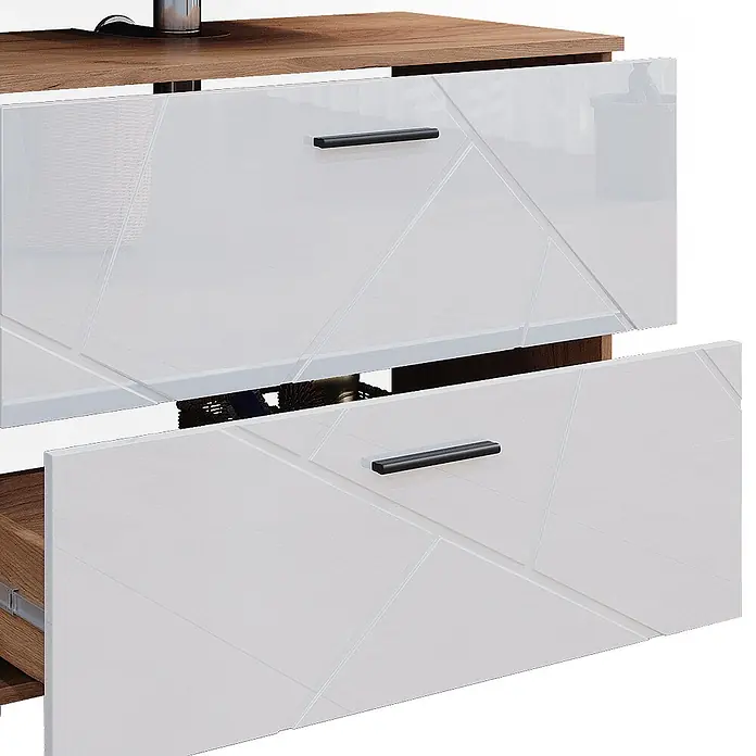Vicco Badmöbel-Set Irma Weiß Hochglanz 4 Teile, mit Schubladenschrank und Hochschrank - Weiß Hochglanz, Glänzend - Weißer Hochglanz-Zweischubladenschrank mit geometrischem Muster und schwarzen Griffen, obere Schublade leicht geöffnet.