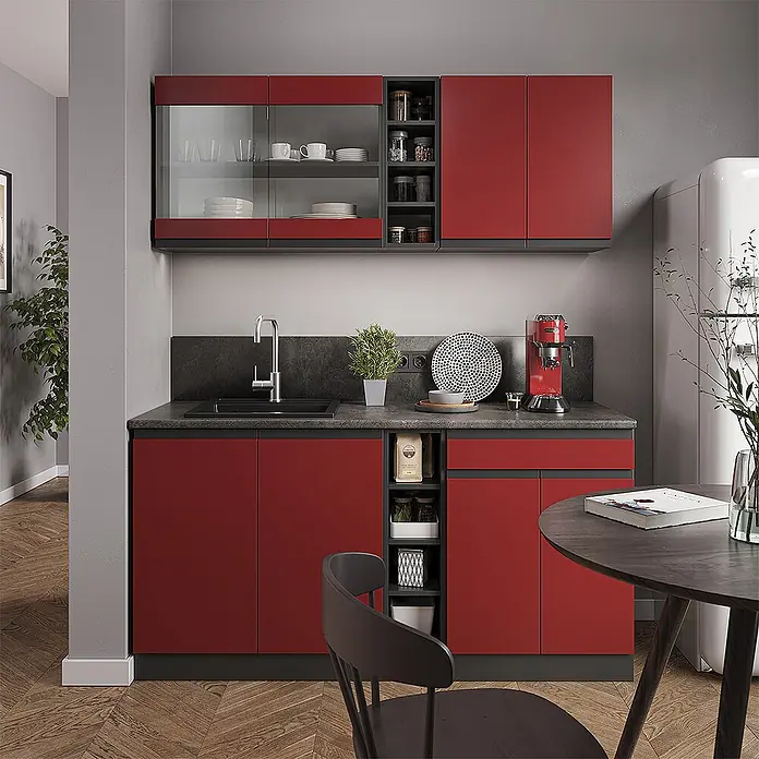 Vicco Singleküche R-Line, Rot/Anthrazit, 160 cm -  - Moderne Küche mit kräftig roten Schränken und dunkelgrauen Arbeitsplatten, Spüle und Kaffeemaschine.