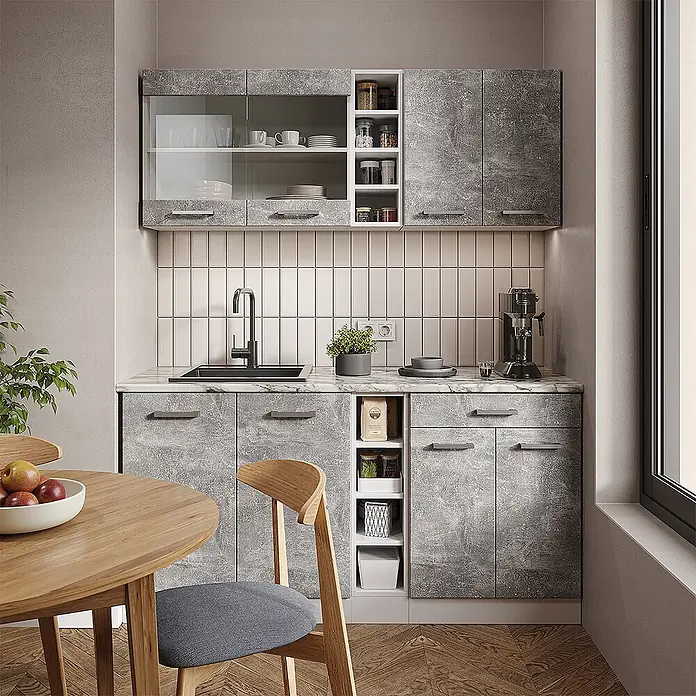 Vicco Singleküche R-Line Beton/Weiß, AP Marmor - Beton, Mit AP Marmor - Graues, strukturiertes Küchenschranksystem mit integrierter Spüle, offenen Regalen und Wandschränken mit Glasfront in moderner Küche.