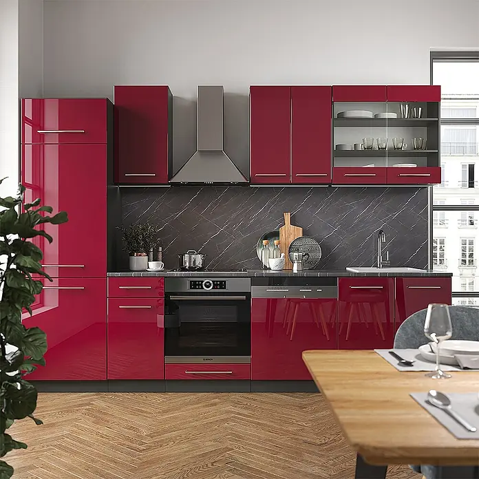 Vicco Küchenzeile Fame-Line Bordeaux Hochglanz/Anthrazit, AP Eiche - Breite: 300 cm, Bordeaux Hochglanz, Ohne Elektrogeräte - Moderne Küche mit hochglänzenden roten Schränken, integriertem Backofen, Spüle und Dunstabzugshaube.