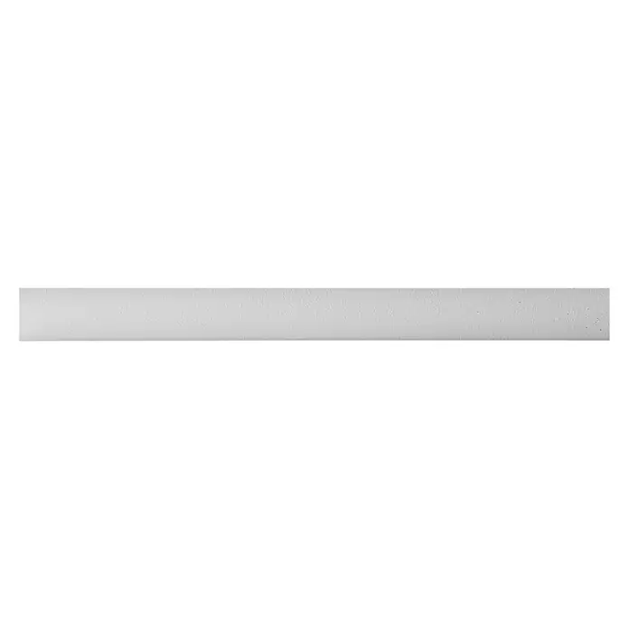 Barra para cortinas Nordic - Ø x L: 19 mm x 200 cm, Metal, Blanco - Primer plano de un rodapié blanco con una superficie ligeramente texturizada, ideal para el diseño de paredes y decoración.