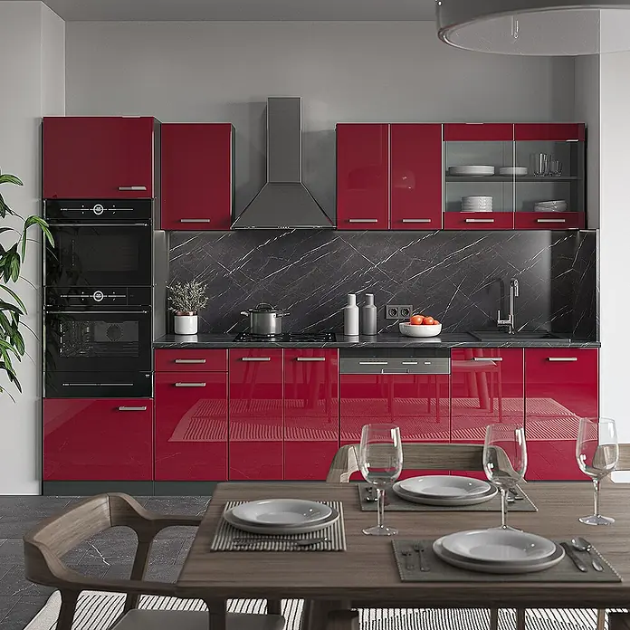 Vicco Küchenzeile R-Line, Rot Hochglanz, 300 cm -  - Moderne Küche mit glänzenden roten Schränken, schwarzen Geräten und schwarzer Marmorrückwand, inklusive Essbereich.