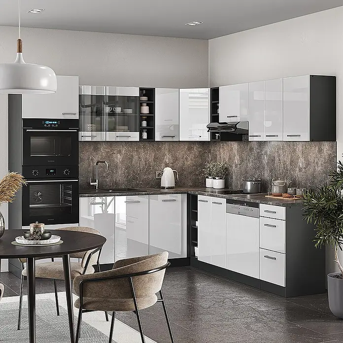 Vicco Eckküche R-Line Weiß Hochglanz/Anthrazit, AP Eiche - B x T: 247 x 60 cm, Weiß Hochglanz, Ohne Elektrogeräte - Moderne L-förmige Küche mit hochglänzenden weißen Schränken, dunkelgrauen Akzenten und dunkler Marmor-Rückwand, inklusive Einbaugeräten.